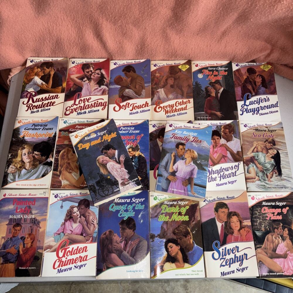 20 Vtg Silhouette Intimate Moments Paperbacks Romance Novels 80s & 90s (boxF)